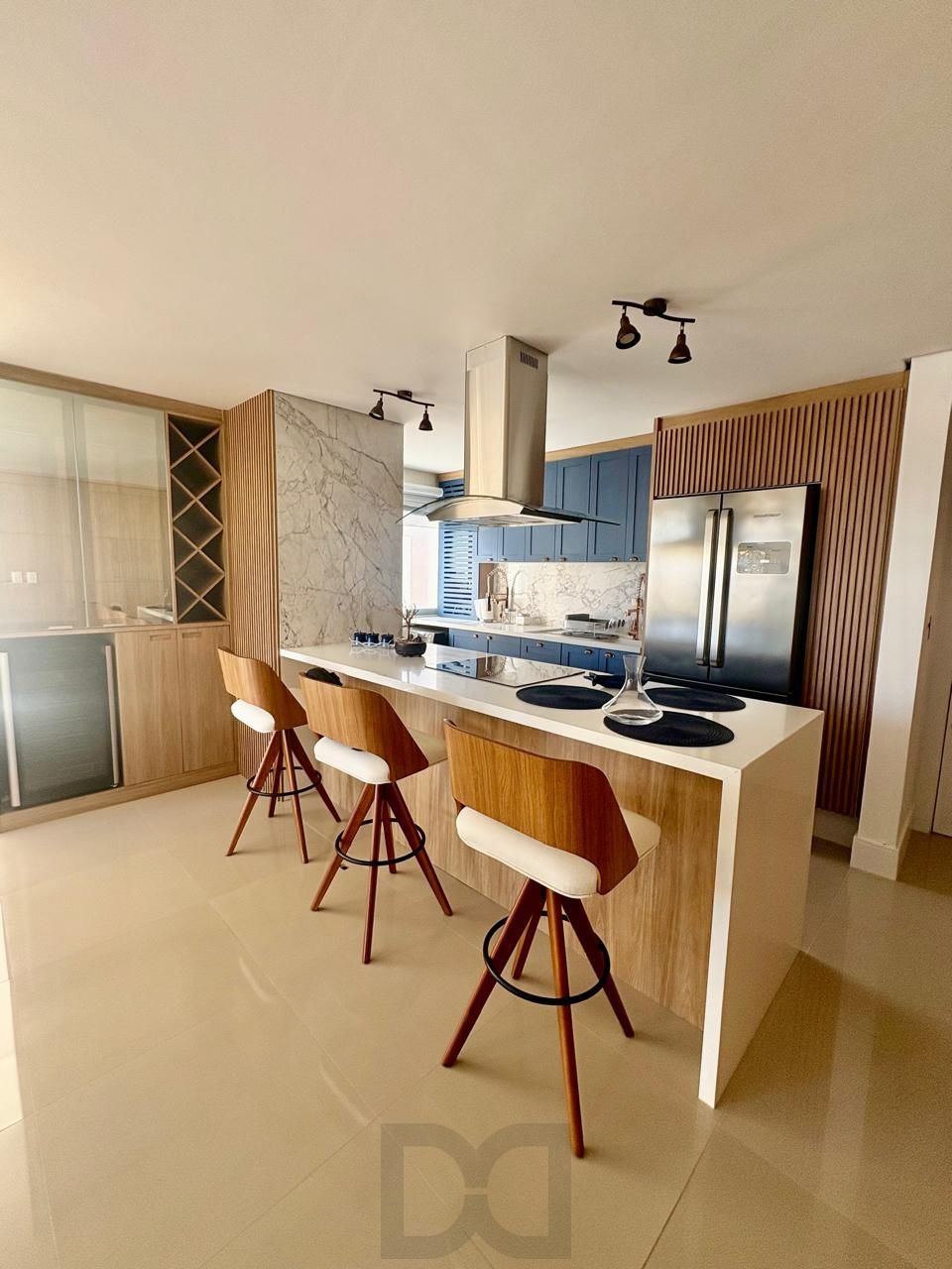 Apartamento à venda no Bairro Tristeza – Mobiliado. Lindo apartamento de 3 dormitórios, transformado em 2 dormitorios, sendo 1 suíte, com excelente distribuição dos ambientes. — foto 4