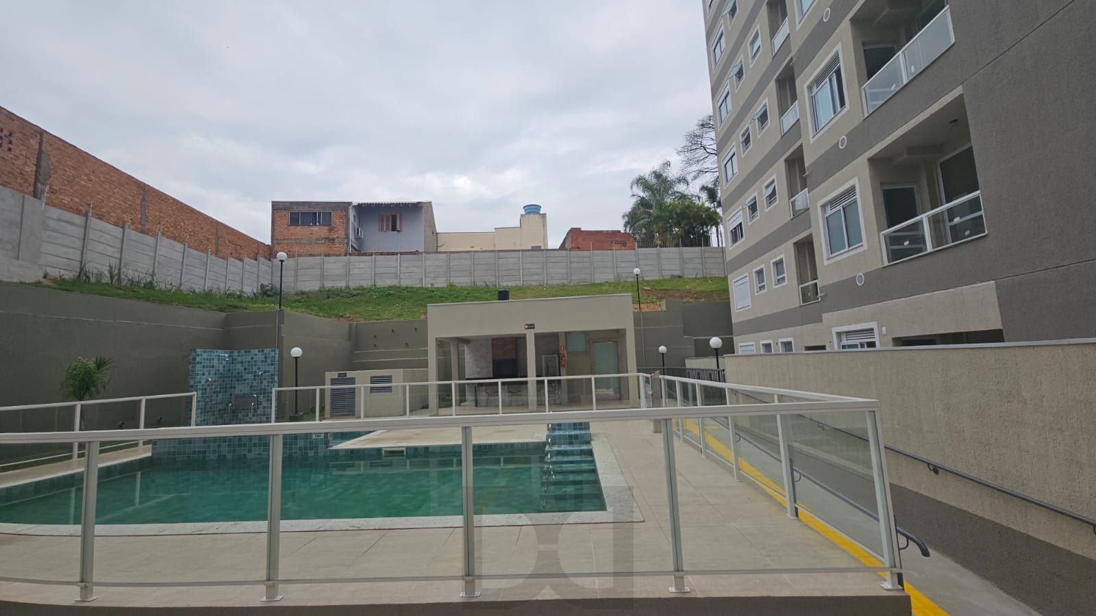 Apartamento 2 dormitórios , suíte , sacada com churrasqueira , 1 vaga de garagem coberta ! — foto 20