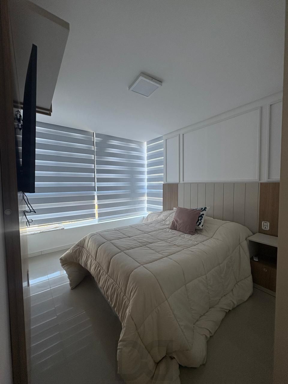 Apartamento à venda no Bairro Tristeza – Mobiliado. Lindo apartamento de 3 dormitórios, transformado em 2 dormitorios, sendo 1 suíte, com excelente distribuição dos ambientes. — foto 12