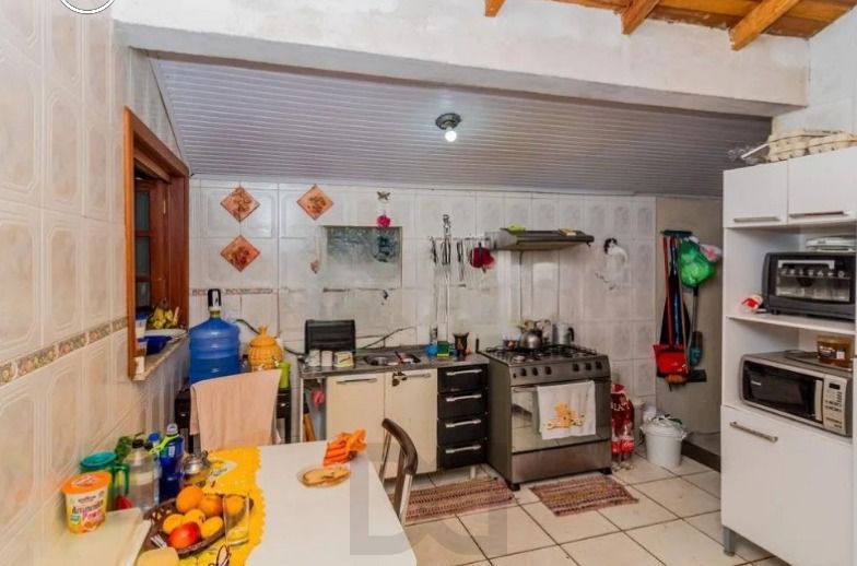Casa de 3 dormitórios , com suíte , banheiro social , 2 apartamentos de 1 dormitório nos fundos , vaga para 3 carros ! — foto 3