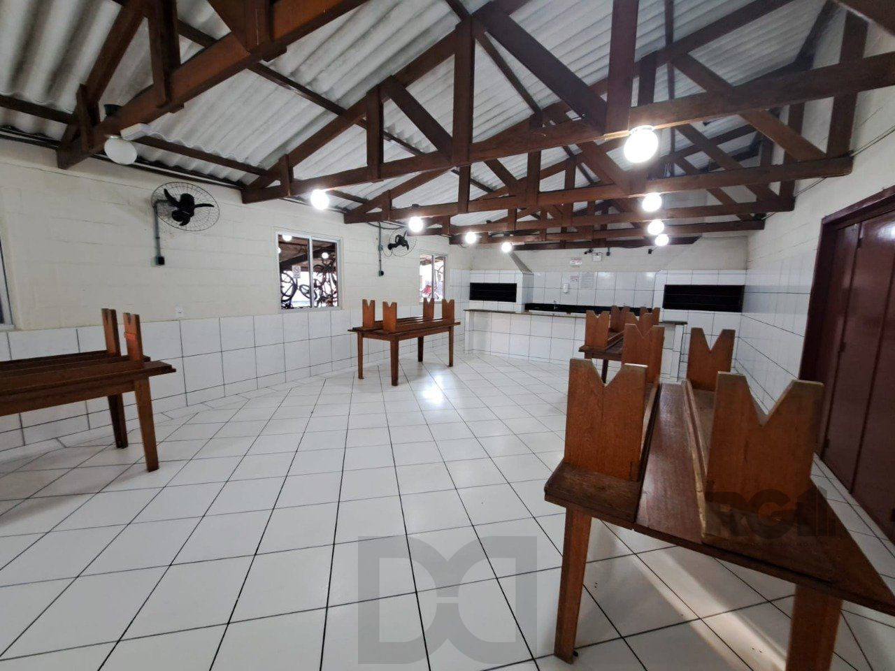 Apartamento semimobiliado de 2 dormitórios no bairro Vila Nova — foto 25