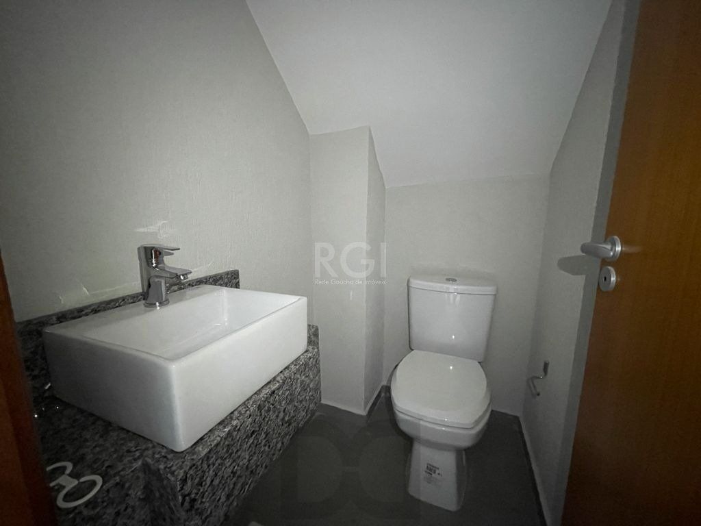 Casa 3 dormitórios, sendo 1 suites, 2 vagas - Guarujá, Porto Alegre RS — foto 7