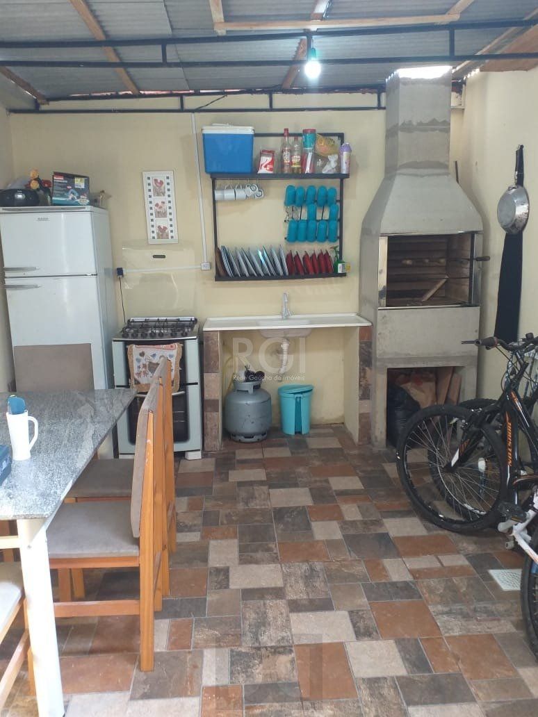 Casa com 2 quartos, banheiro, área de serviço, cozinha, vaga de garagem, no bairro Aberta dos Morros/RS — foto 3
