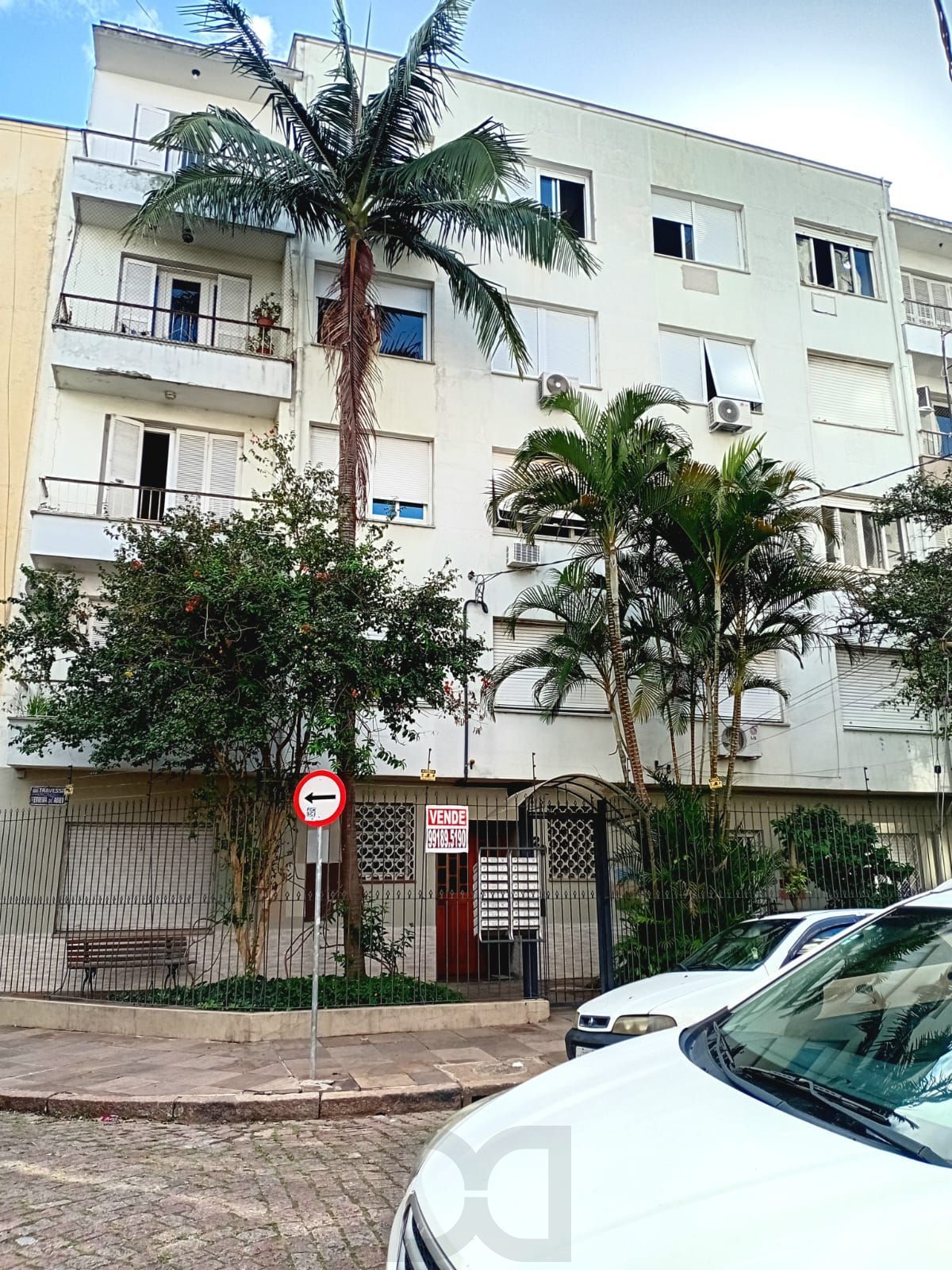 Apartamento 3 dormitórios, frente, sacada no bairro Santana - Porto Alegre - RS — foto 34