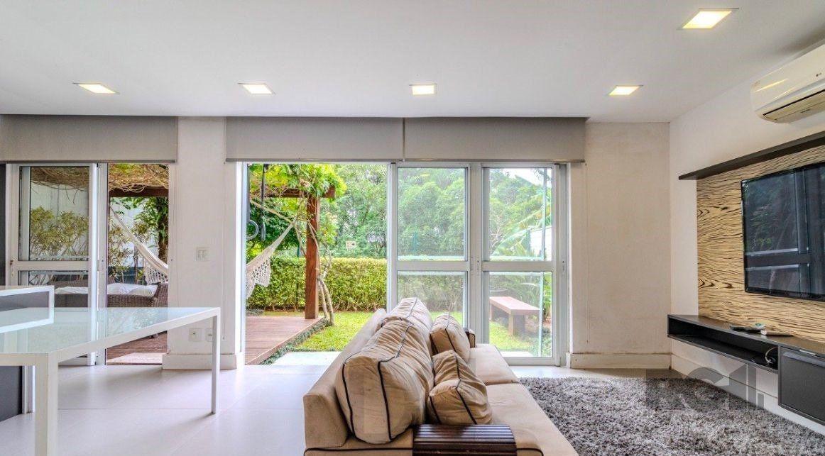 Casa em Condomínio com 04 Quartos - 4 vagas, 200,36 m² de área privativa - LOMBA DO PINHEIRO — foto 1