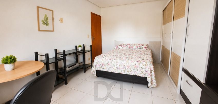Casa 4 domitorios sendo uma suite com 6 vagas em 195m2 no bairro Guaruja. — foto 17