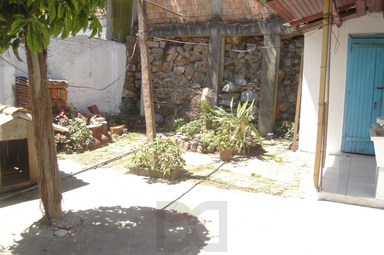Vende Casa térrea com ótimo pátio - Ótima localização próximo do Hospital Conceição, supermercados, escolas, shopping — foto 6