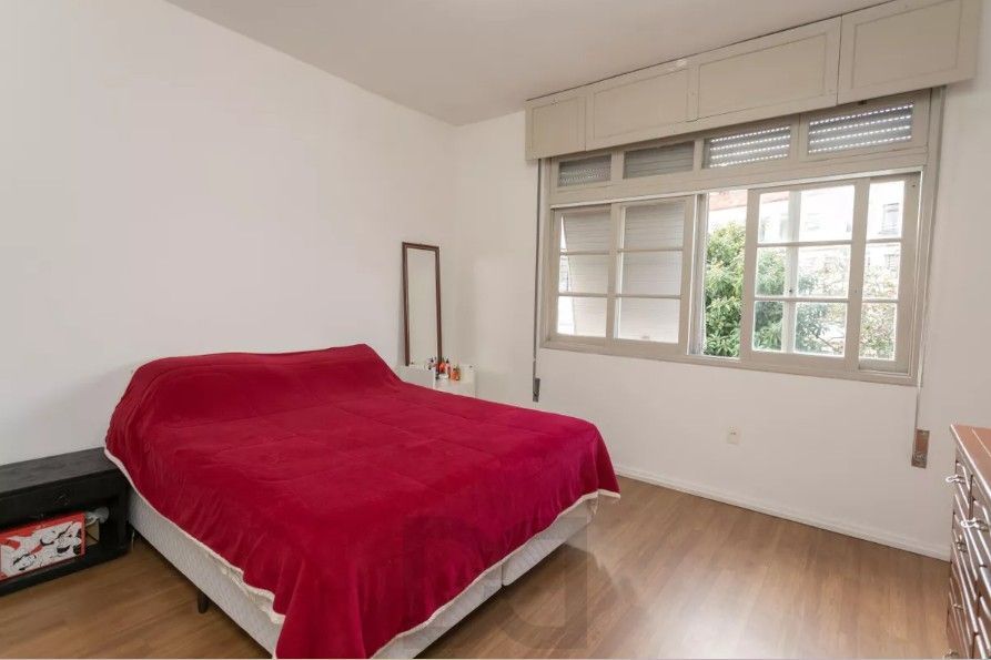 Amplo apartamento no Bairro Petrópolis com 2 vagas de garagem — foto 13