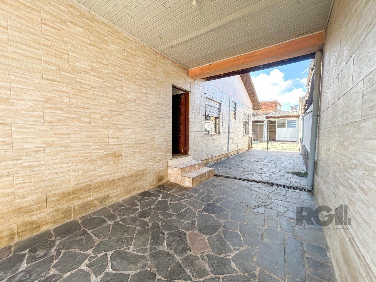 Casa 03 quartos, peças amplas, 03 dormitórios, salão de festas -3 vagas - Cavalhada — foto 2