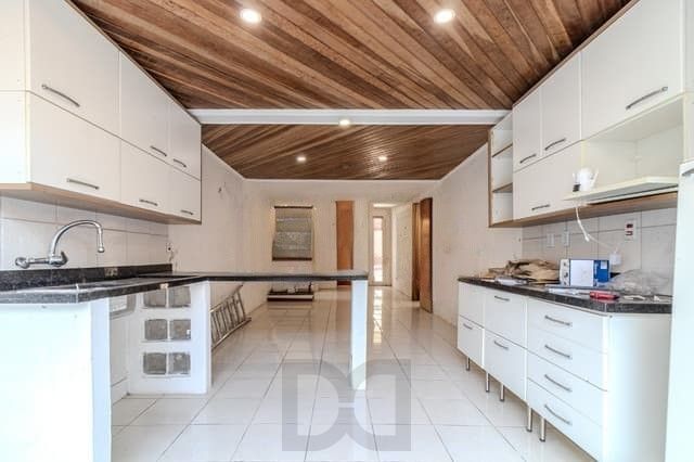 Casa com 04 quartos no Bairro : Partenon em Porto Alegre/RS — foto 5