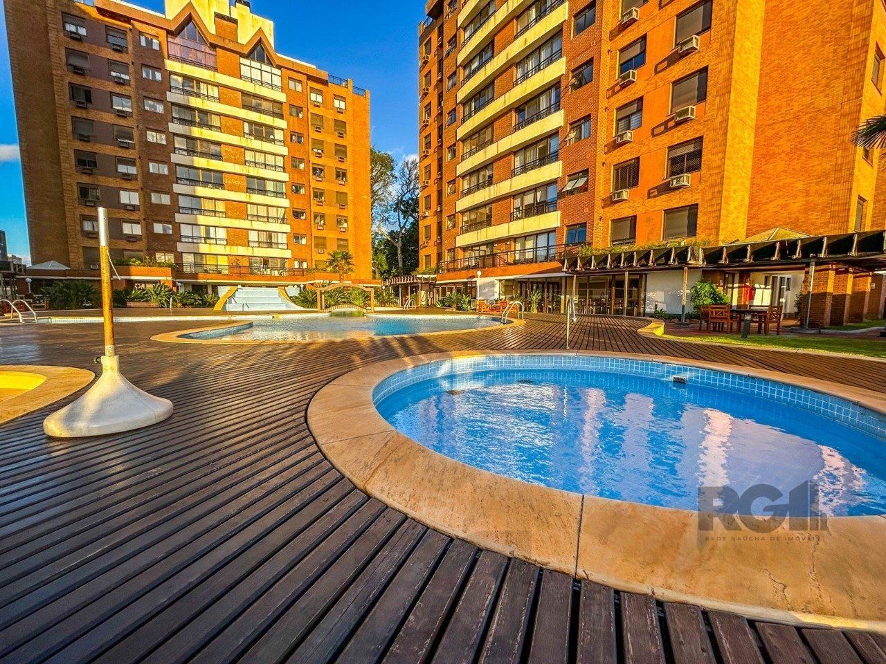 Cobertura, 3 dormitórios, sendo 1 suíte, 3 vagas - Tristeza — foto 44