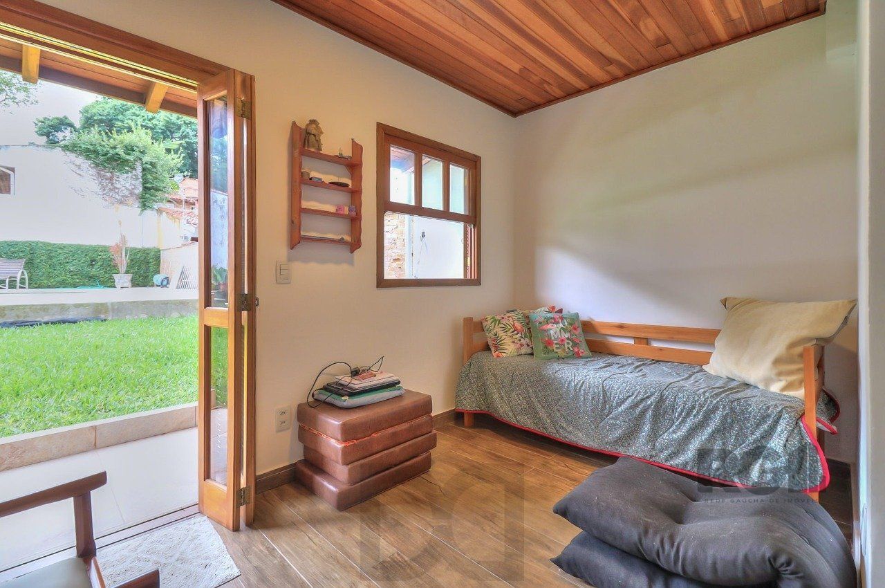 Casa a venda composta de 4 dormitórios no bairro Jardim Isabel em Porto Alegre — foto 39