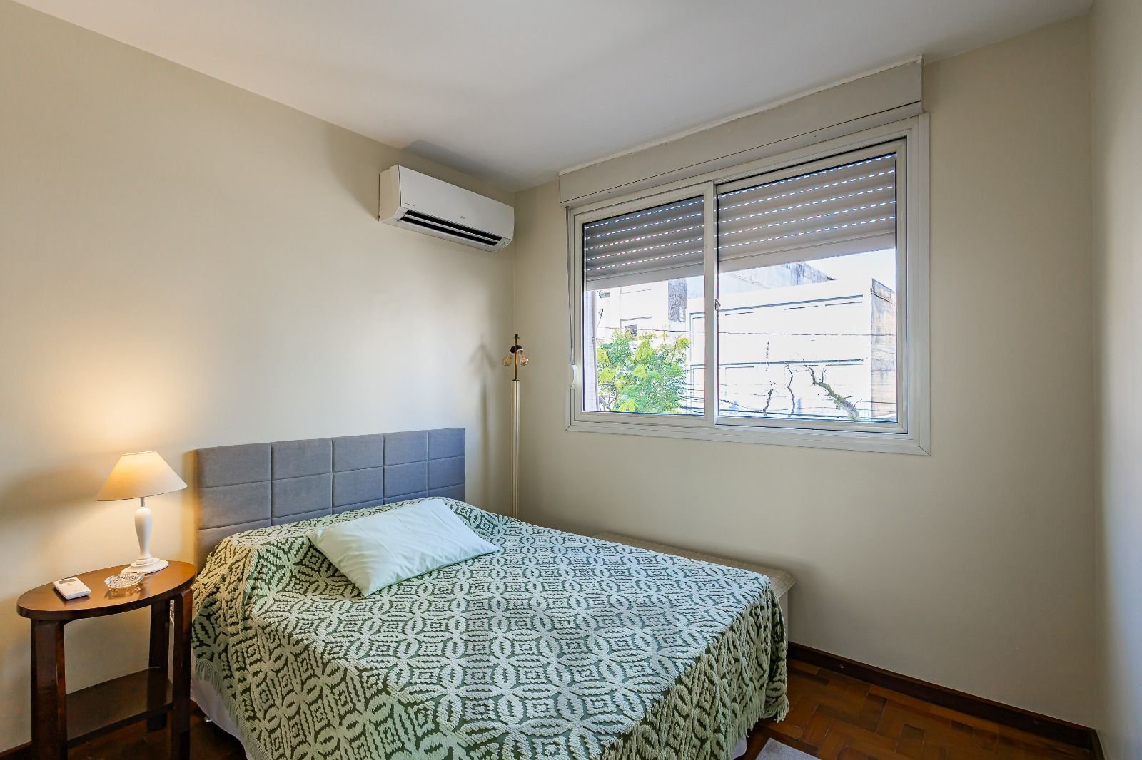 Apartamento a venda com dois dormitorios e vaga coberta no bairro Menino Deus. — foto 19