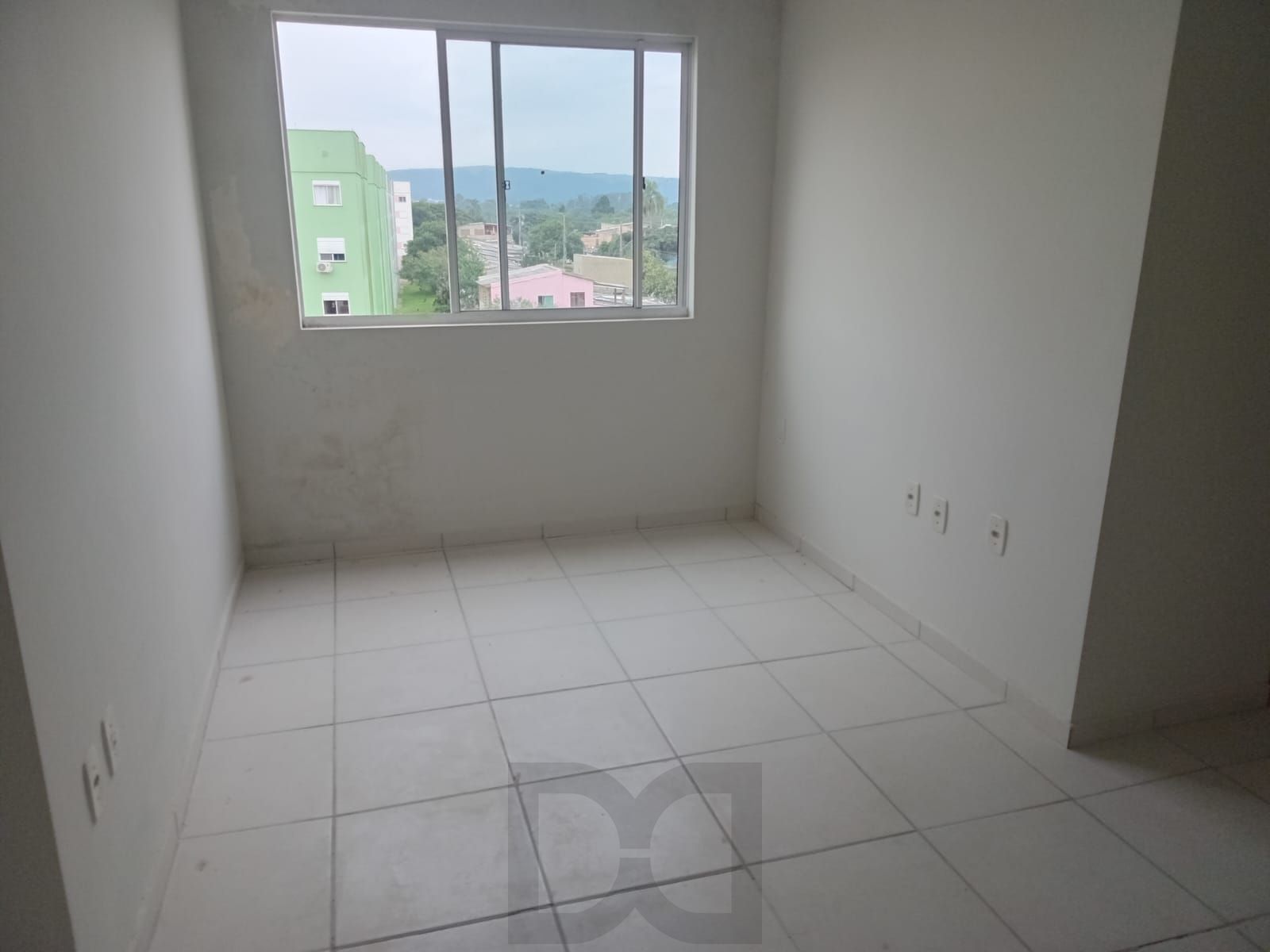 Apartamento de 2 dormitórios , ultimo andar sem elevador ! — foto 3