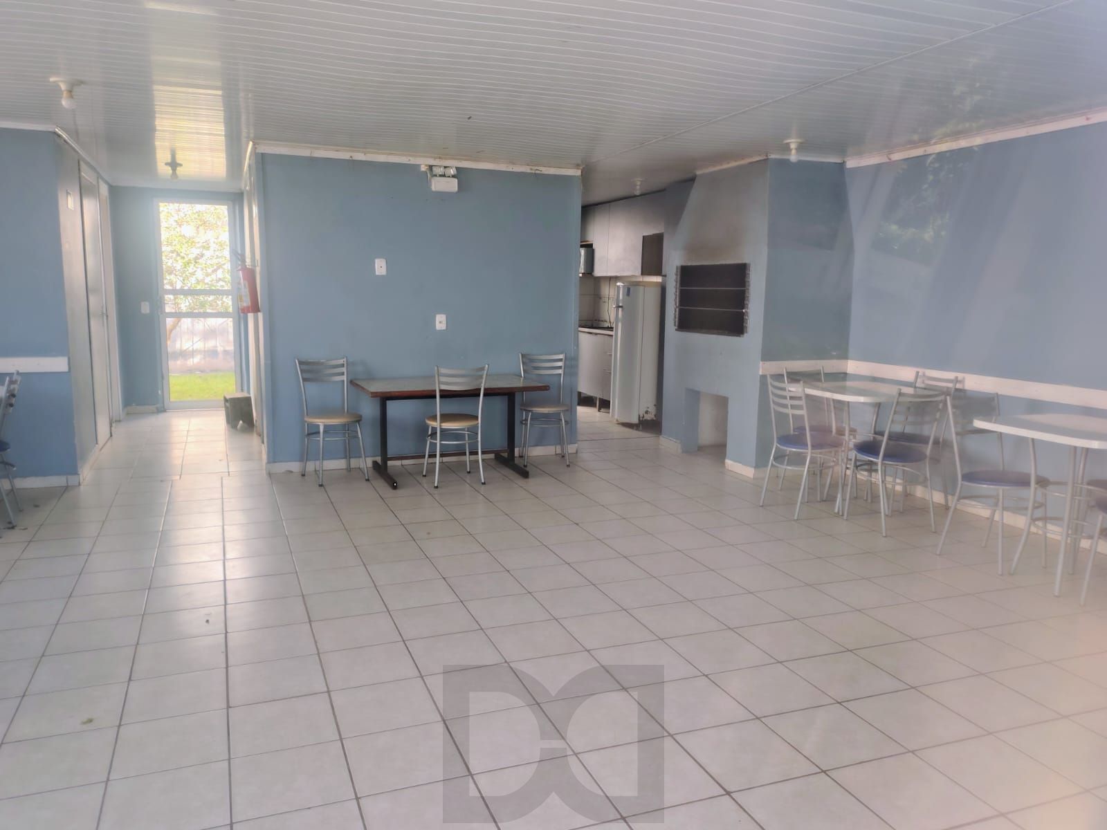 Apartamento de 2 dormitórios , sacada ,salão de festas com churrasqueira , portaria virtual , 1 vaga de garagem rotativa ! — foto 17