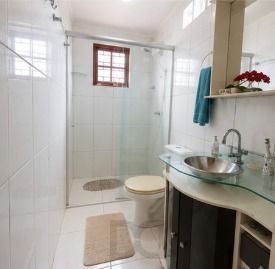 Casa 4 domitorios sendo uma suite com 6 vagas em 195m2 no bairro Guaruja. — foto 10