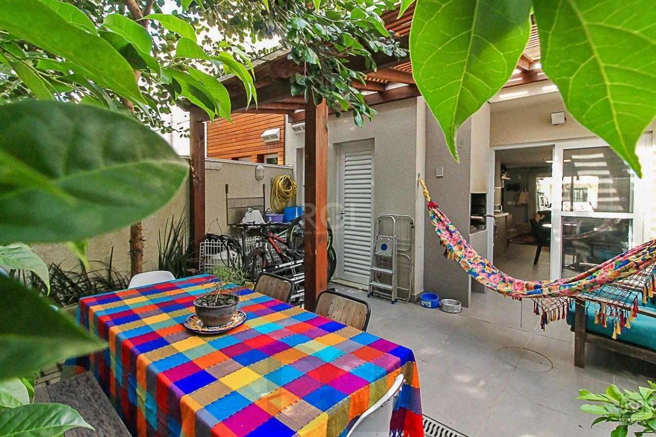 Casa para Venda, 3 dormitórios, sendo 1 suite, 2 vagas - Vila Nova, Porto Alegre, RS — foto 1
