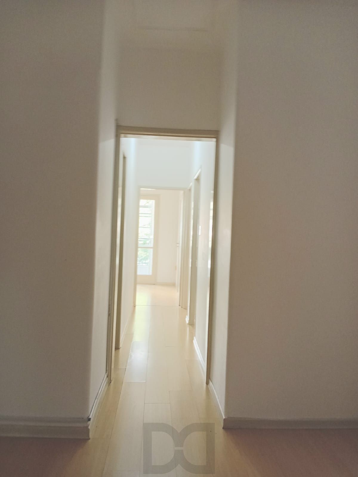Apartamento 3 dormitórios, frente, sacada no bairro Santana - Porto Alegre - RS — foto 14