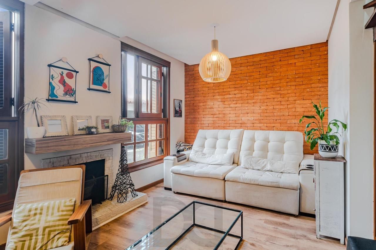 Casa em condomínio 3 dormitórios e sótão bairro Cristal — foto 1