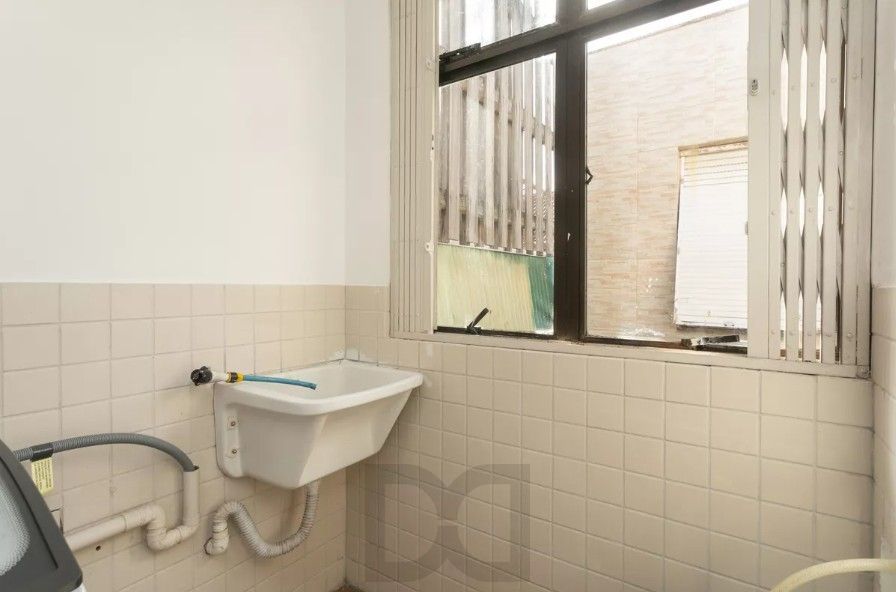 Amplo apartamento no Bairro Petrópolis com 2 vagas de garagem — foto 19