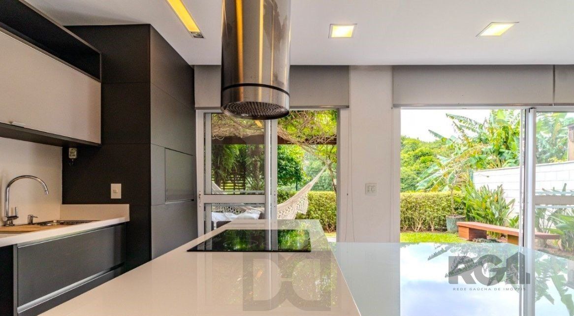 Casa em Condomínio com 04 Quartos - 4 vagas, 200,36 m² de área privativa - LOMBA DO PINHEIRO — foto 4