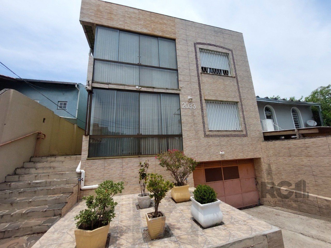 APTO 02 DORMITÓRIOS AMPLAS PEÇAS - 01 VAGA ESCRITURADA NO BAIRRO TRISTEZA — foto 1