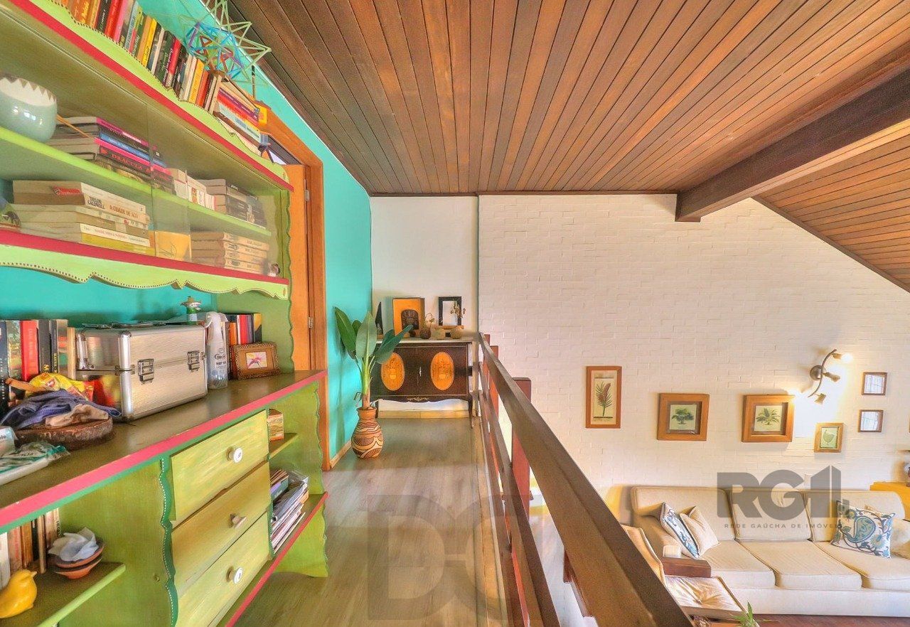 Casa a venda composta de 4 dormitórios no bairro Jardim Isabel em Porto Alegre — foto 10