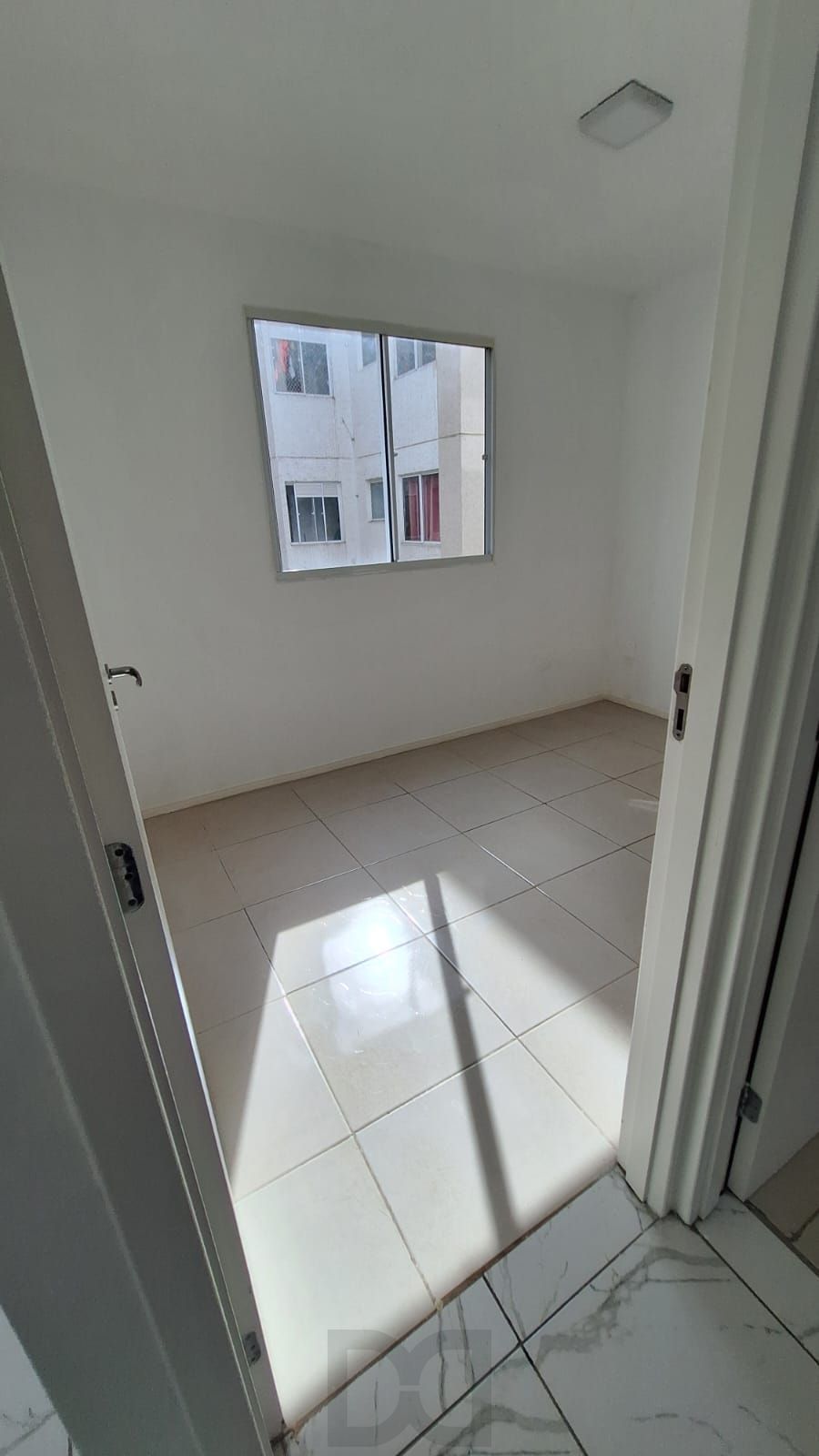 Apartamento semimobiliado com 2 dormitórios, vaga de garage, reformado, no bairro Rubem Berta - Porto Alegre — foto 6