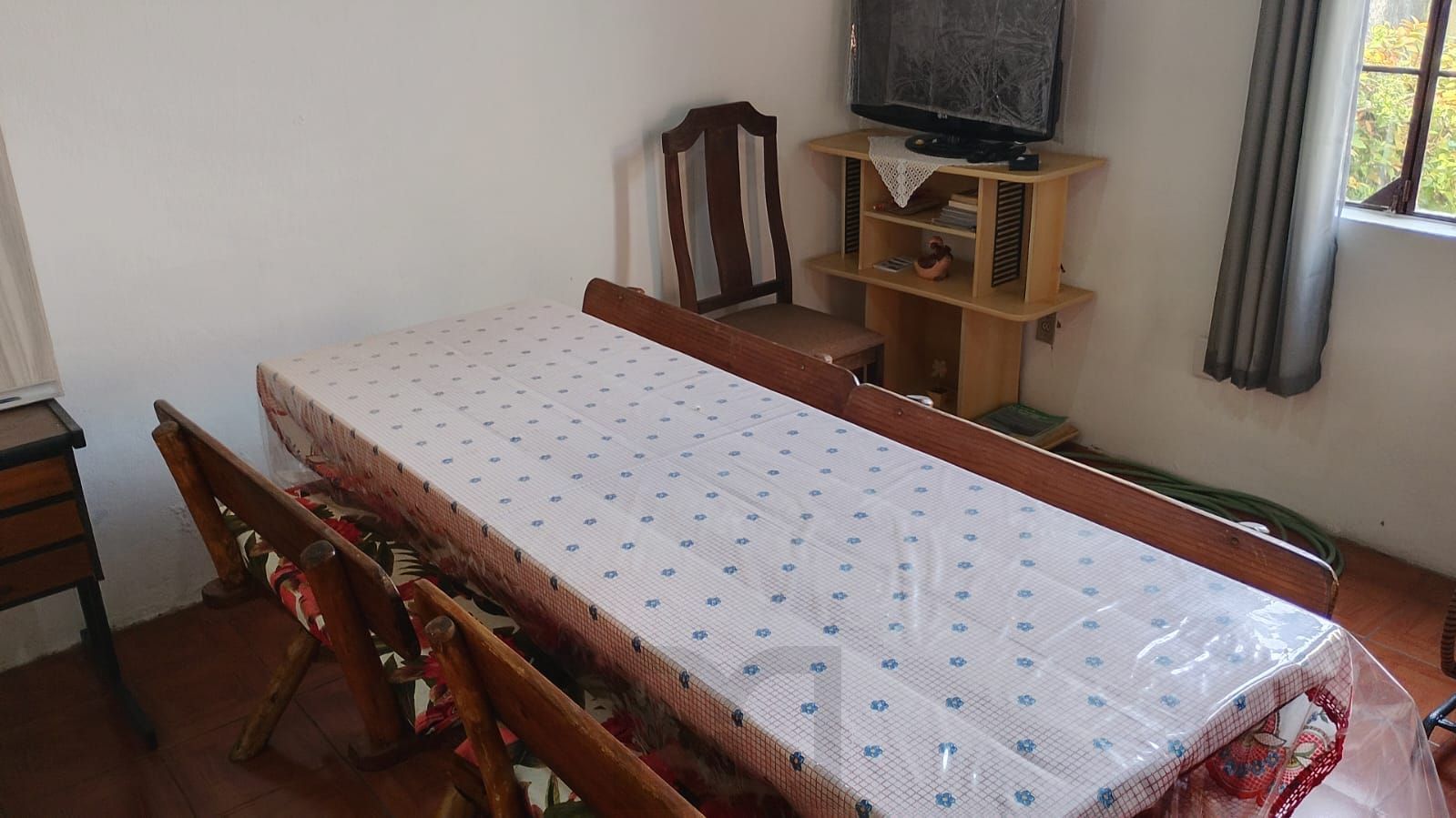 Casa térrea com 2 dormitórios na casa da frente e no fundos ,um galpão de alvenaria , churrasqueira ! — foto 5