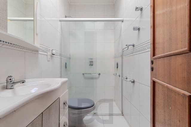 Casa com 04 quartos no Bairro : Partenon em Porto Alegre/RS — foto 10