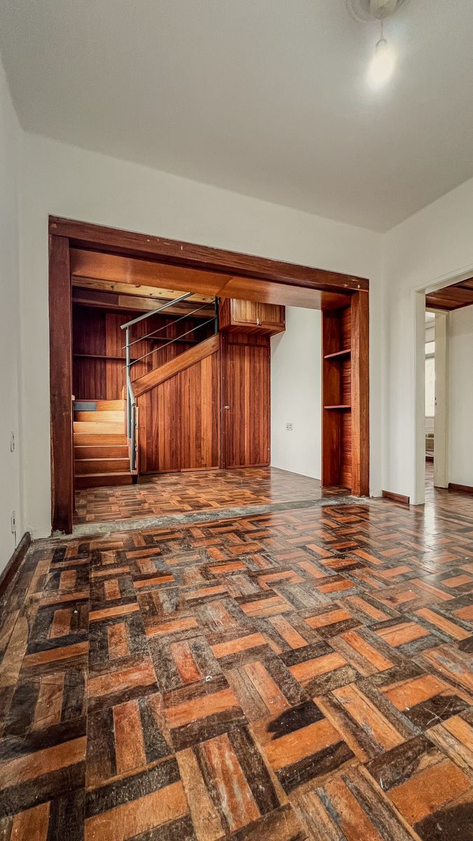 Apartamento com 02 quartos e 01 vaga, no Bairro Navegantes em Porto Alegre — foto 1