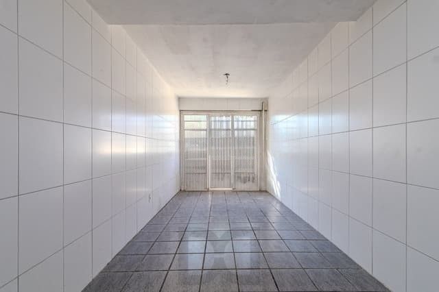 Casa com 04 quartos no Bairro : Partenon em Porto Alegre/RS — foto 16