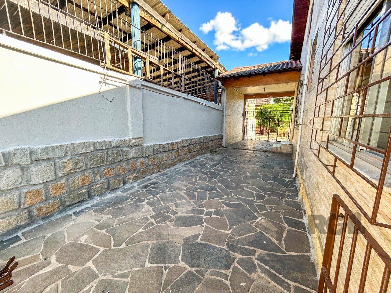 Casa 03 quartos, peças amplas, 03 dormitórios, salão de festas -3 vagas - Cavalhada — foto 3