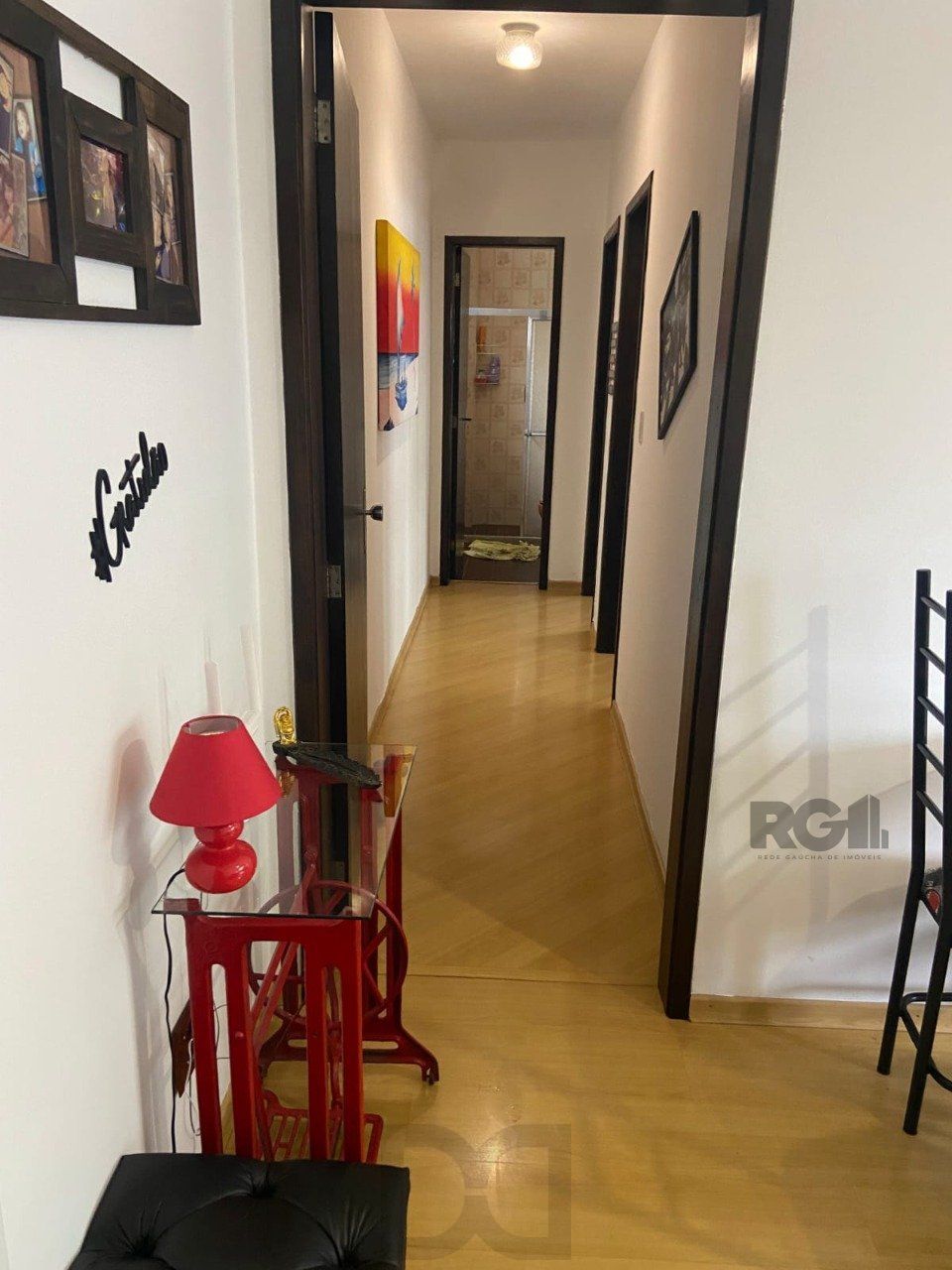 Apartamento de 2 dormitórios, sala, cozinha, banheiro, área de serviço com vaga de garagem escriturada e coberta — foto 3