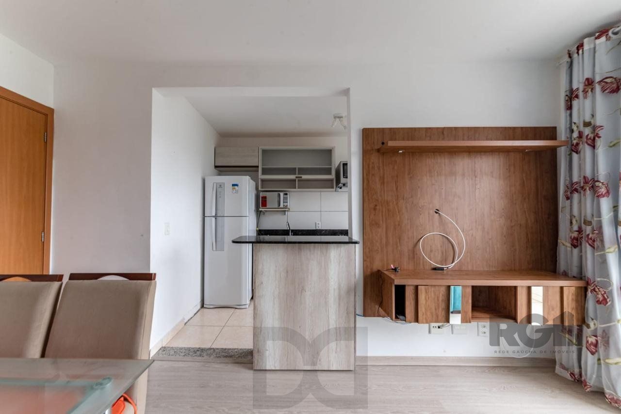 Apartamento 2 dormitórios e uma vaga no bairro morro santana com sacada. — foto 3