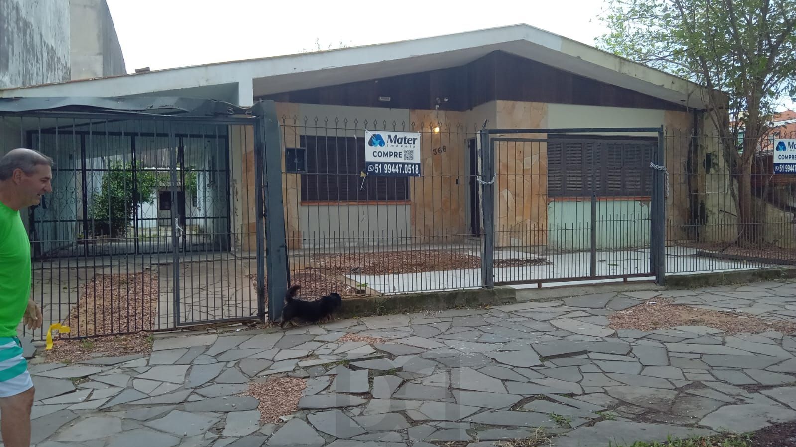 Casa Térrea Precisando de reforma ,  com 4 dormitórios e 3 vagas de garagem — foto 1