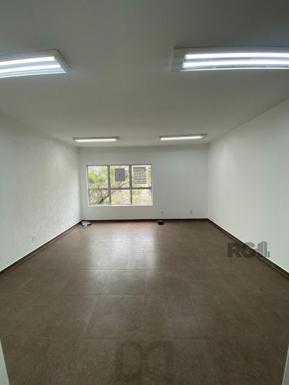 Sala comercial no bairro Navegantes, Porto Alegre/RS — foto 1