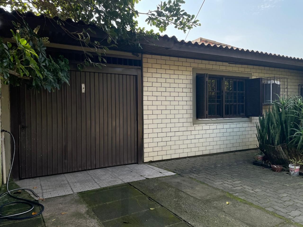 Casa com 3 dormitórios e edicula para venda e locação no bairro Belém Novo — foto 1