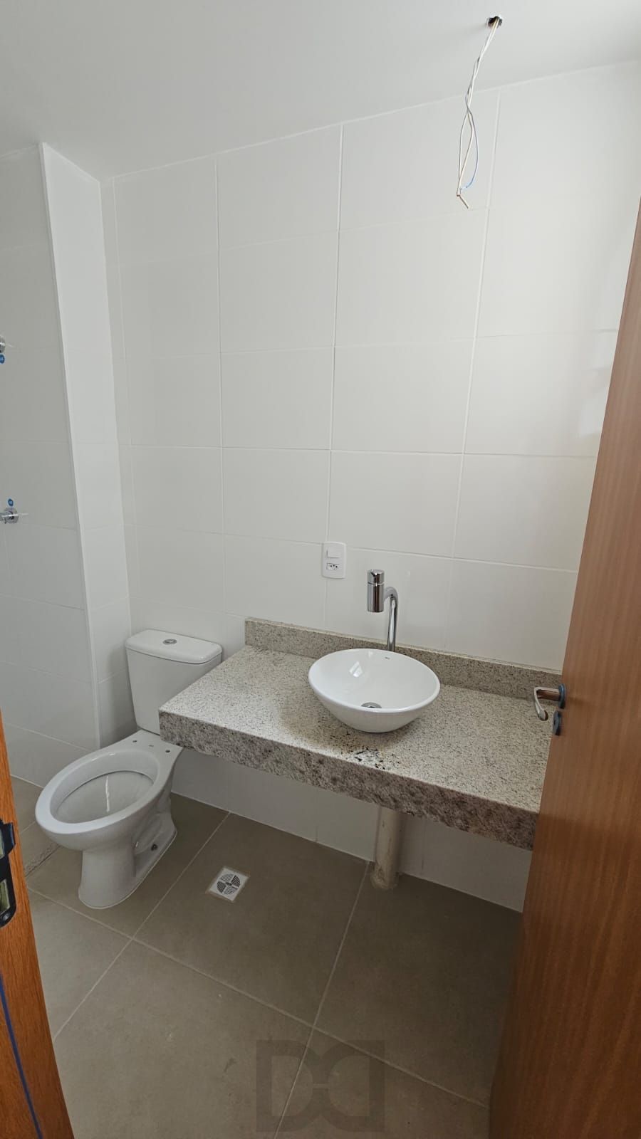 Apartamento 2 dormitórios , suíte , sacada com churrasqueira , 1 vaga de garagem coberta ! — foto 6