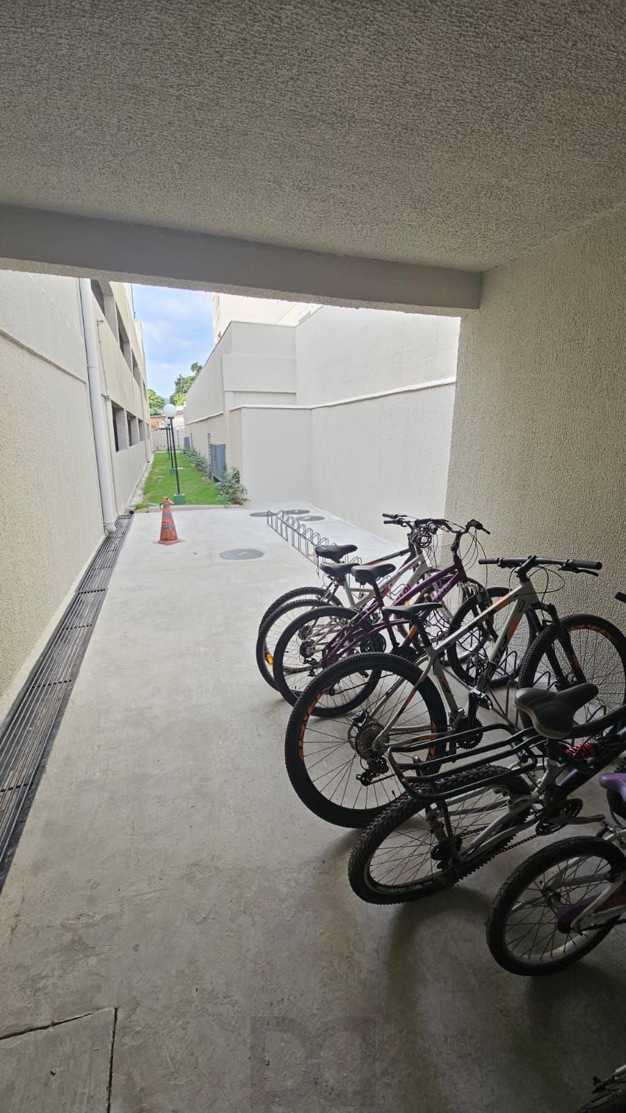 Apartamento 2 dormitórios , suíte , sacada com churrasqueira , 1 vaga de garagem coberta ! — foto 14