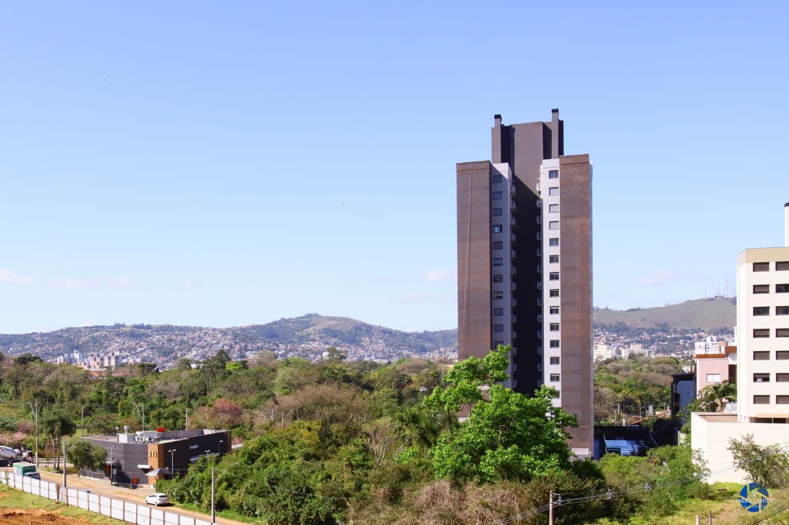 Apartamento de 02 quartos, , 01 vaga, 01 suítes, Área de serviço em Porto Alegre/RS — foto 4