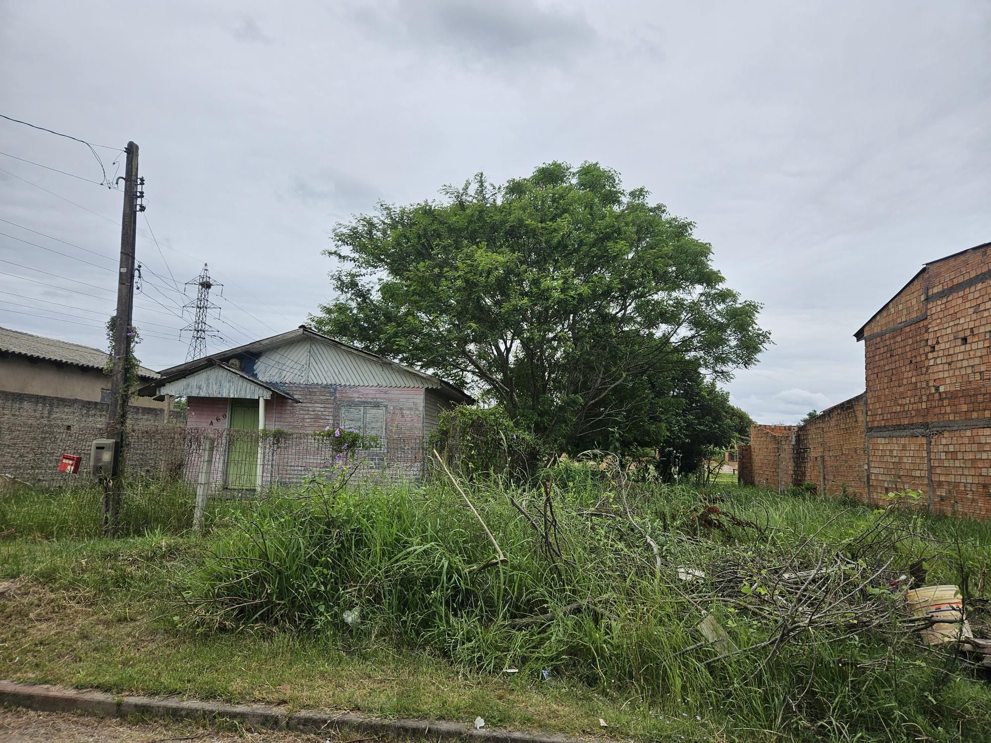 Terreno plano com Casa em Madeira 2d, 1Banh, Restinga, Porto Alegre — foto 10