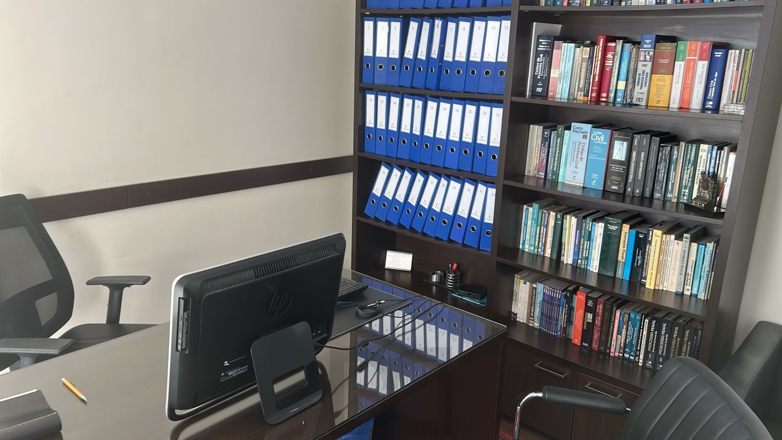 Sala com vaga coberta no bairro Petrópolis em Porto Alegre RS — foto 6