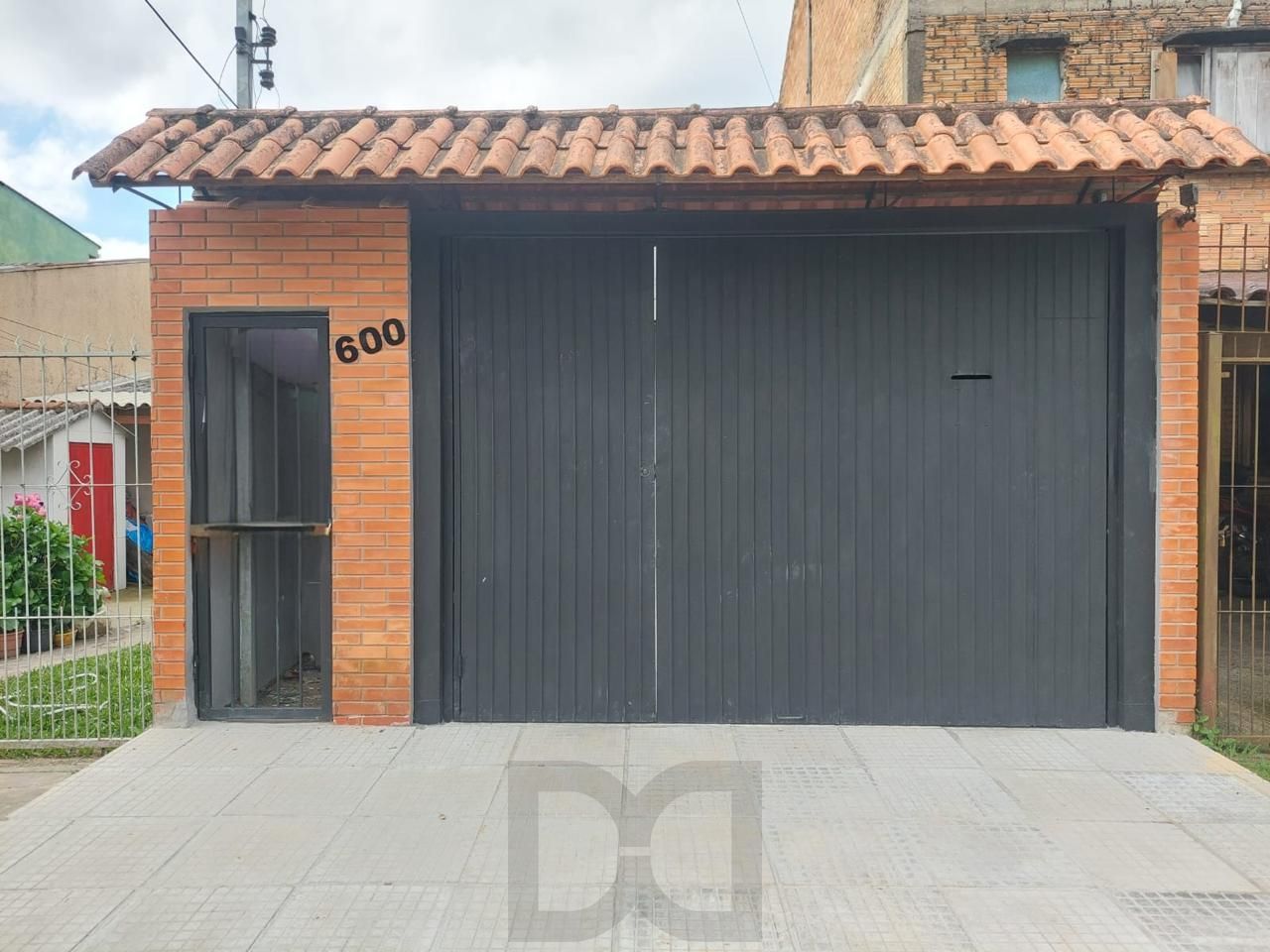Casa mobiliada dois dormitórios e vaga no bairro Hipica. — foto 1