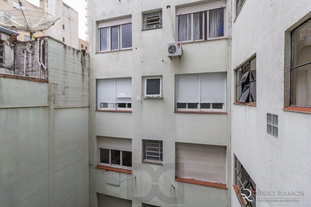Apartamento de 02 quartos, sendo 01 com Ar condicionado, no bairro Centro Histórico em Porto Alegre/RS. — foto 3