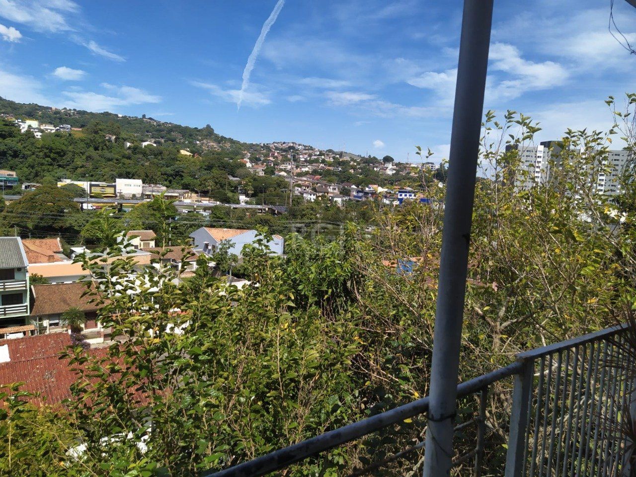 Casa com 5 dormitórios no bairro Jardim Carvalho — foto 4