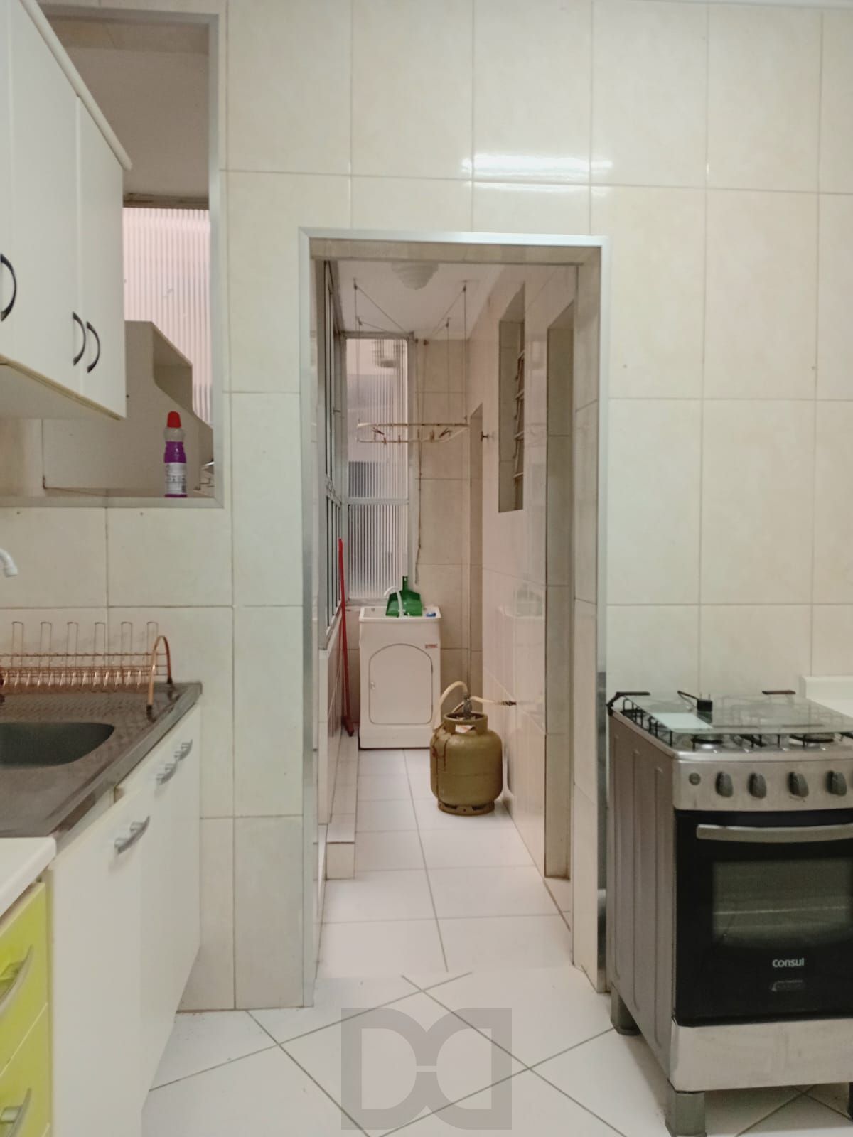 Apartamento 3 dormitórios, frente, sacada no bairro Santana - Porto Alegre - RS — foto 8