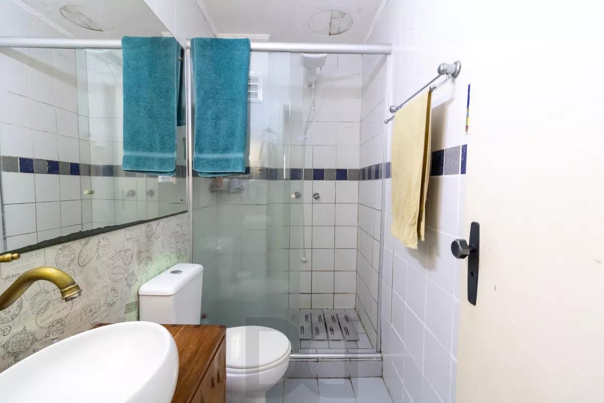 Apartamento 02 dormitórios - sacada com churrasqueira peças amplas em Tradicional condomínio no Bairro Cavalhada - 01 vaga escriturada — foto 11