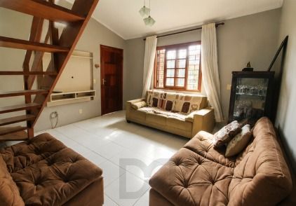 Casa 4 domitorios sendo uma suite com 6 vagas em 195m2 no bairro Guaruja. — foto 4