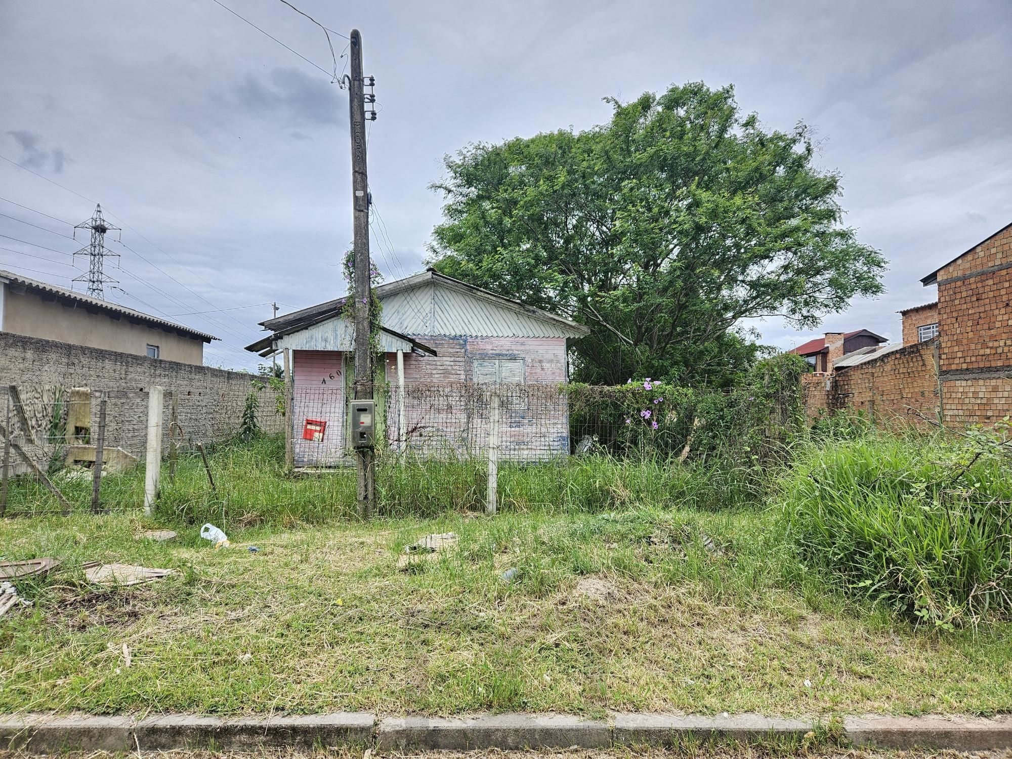 Terreno plano com Casa em Madeira 2d, 1Banh, Restinga, Porto Alegre — foto 2